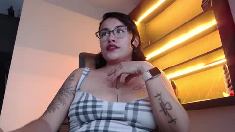 Lindsy online show from January 22, 9:00 pm