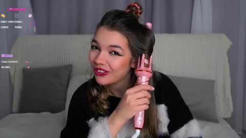 Snapshot of linettedennett chatting on September 25, 12:04 pm Kate online show from September 25, 12:04 pm