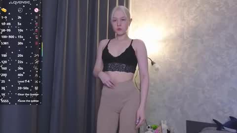Snapshot of liorabelle chatting on October 27, 3:18 pm Liora online show from October 27, 3:18 pm
