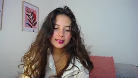 Snapshot of lirio05 chatting on January 23, 6:35 pm Lily see u on december 2 online show from January 23, 6:35 pm