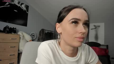 lisa__johnson online show from October 31, 1:40 am