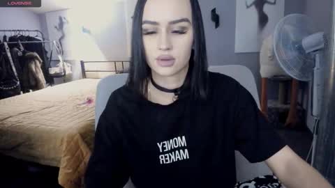 lisa__johnson online show from November 6, 12:49 am