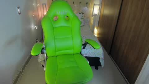 Lisa  online show from October 14, 5:15 pm