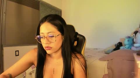 Lisa Thompson online show from January 14, 2:05 am