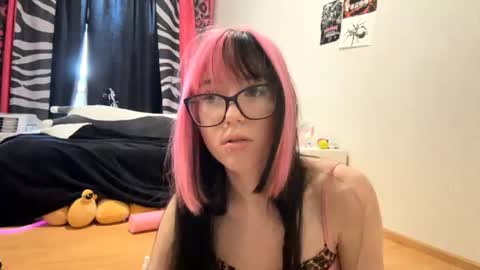 Aileen online show from June 10, 9:41 am