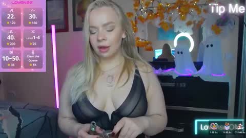 Lisa online show from October 31, 8:07 am