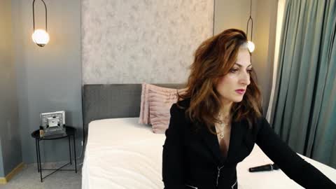 lisacroft online show from December 12, 8:03 am
