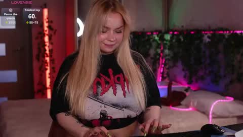Lisa online show from May 8, 9:34 am