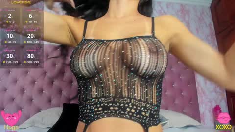 lisawalker_ online show from December 7, 2:35 pm