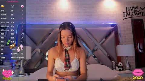 lisawalker_ online show from October 30, 3:35 pm