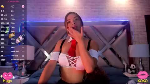 lisawalker_ online show from October 31, 3:38 pm