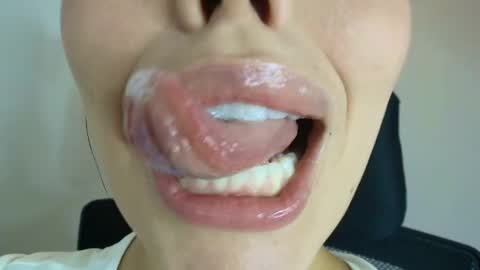 Lisbet online show from October 18, 10:00 pm