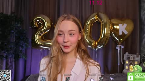Snapshot of lissa_meooow chatting on December 12, 3:32 am your Liza again. Next stream Dec. 1 at 2 or 3 GMT online show from December 12, 3:32 am