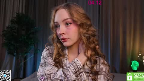 Snapshot of lissa_meooow chatting on December 4, 3:26 am your Liza again. Next stream Dec. 1 at 2 or 3 GMT online show from December 4, 3:26 am