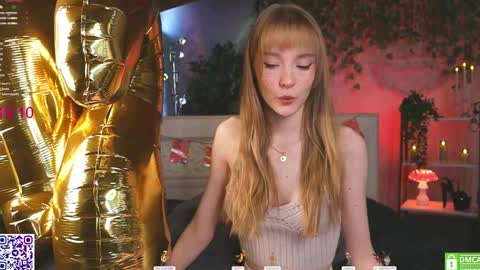 Snapshot of lissa_meooow chatting on October 19, 5:53 am your Liza again. Next stream Dec. 1 at 2 or 3 GMT online show from October 19, 5:53 am