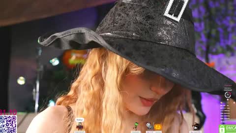 Snapshot of lissa_meooow chatting on October 31, 6:50 am your Liza again. Next stream Dec. 1 at 2 or 3 GMT online show from October 31, 6:50 am