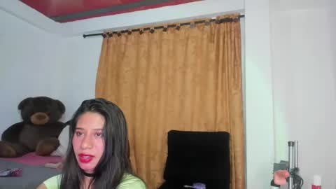 Snapshot of lissa_petitee chatting on March 2, 1:15 am lissa_petitee online show from March 2, 1:15 am