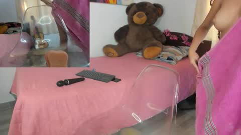 Snapshot of lissa_petitee chatting on October 18, 11:13 am lissa_petitee online show from October 18, 11:13 am