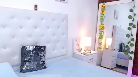 litleslut_ online show from February 12, 1:27 pm