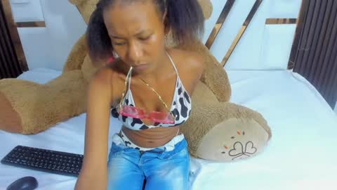 Snapshot of litte_ebony chatting on December 28, 6:40 pm Ashley online show from December 28, 6:40 pm