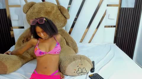 Snapshot of litte_ebony chatting on December 27, 6:53 pm Ashley online show from December 27, 6:53 pm