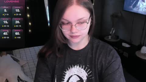 Snapshot of little_bambii_ chatting on December 2, 9:10 am Eva online show from December 2, 9:10 am