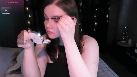 Snapshot of little_bambii_ chatting on December 17, 8:34 am Eva online show from December 17, 8:34 am