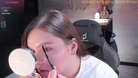 Snapshot of little_bambii_ chatting on January 6, 12:13 pm Eva online show from January 6, 12:13 pm