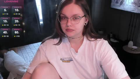 Snapshot of little_bambii_ chatting on December 5, 9:06 am Eva online show from December 5, 9:06 am