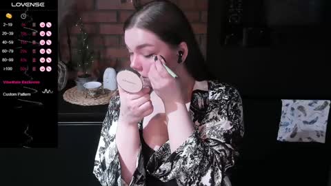 Snapshot of little_bambii_ chatting on December 15, 8:19 am Eva online show from December 15, 8:19 am