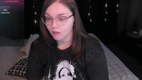 Snapshot of little_bambii_ chatting on December 10, 12:05 pm Eva online show from December 10, 12:05 pm