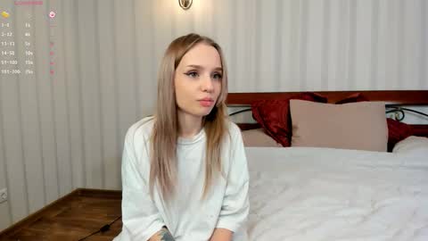 Snapshot of little_clare_ chatting on October 24, 7:32 pm little_clare_ online show from October 24, 7:32 pm