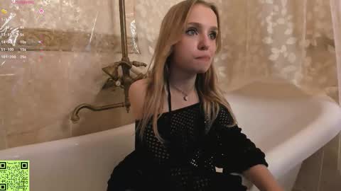 Snapshot of little_clare_ chatting on October 4, 7:29 pm little_clare_ online show from October 4, 7:29 pm