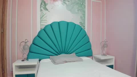 Snapshot of little_doll_4u chatting on February 19, 10:12 am ANNI online show from February 19, 10:12 am