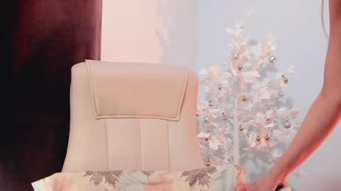Help me reach 100 likes online show from December 17, 7:04 pm