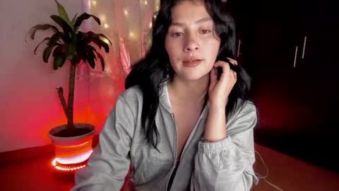Snapshot of little_emilyd chatting on February 4, 4:59 am Emily online show from February 4, 4:59 am
