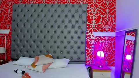 Snapshot of little_lilith_apple chatting on February 23, 6:50 pm little_lilith_apple online show from February 23, 6:50 pm