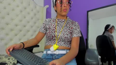 Snapshot of little_lilith_apple chatting on January 17, 8:00 pm little_lilith_apple online show from January 17, 8:00 pm