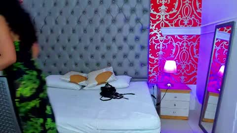 Snapshot of little_lilith_apple chatting on March 4, 7:01 pm little_lilith_apple online show from March 4, 7:01 pm