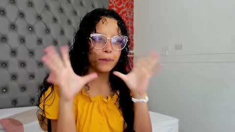 Snapshot of little_lilith_apple chatting on December 16, 3:08 am little_lilith_apple online show from December 16, 3:08 am