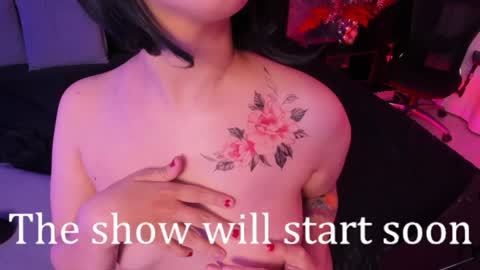 Snapshot of little_maeve chatting on February 6, 8:23 pm Maeve online show from February 6, 8:23 pm