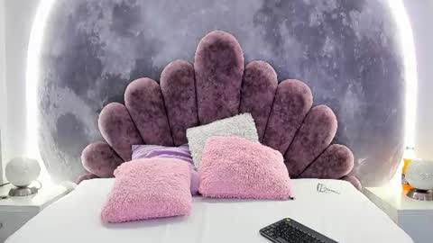 little_melanie online show from June 11, 2:36 pm