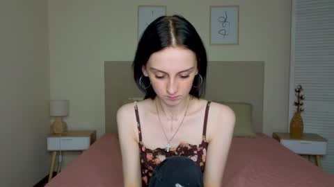 Snapshot of little_mollee chatting on September 16, 9:23 pm little_mollee online show from September 16, 9:23 pm