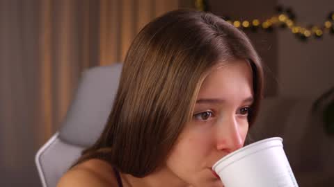 Kiki online show from October 14, 4:09 pm