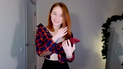 Snapshot of little_pretty_woman chatting on February 19, 10:09 pm little_pretty_woman online show from February 19, 10:09 pm