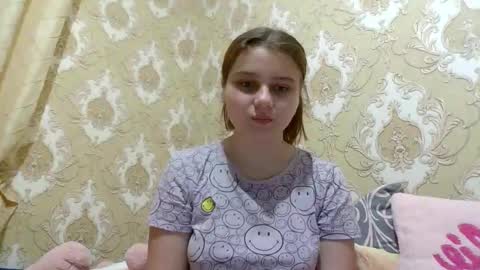 little_shygirl_ online show from January 10, 4:50 am