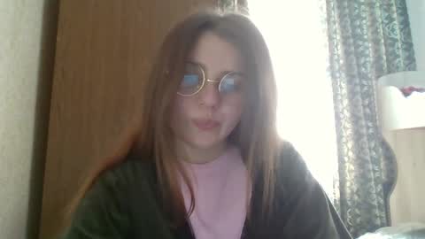 little_shygirl_ online show from March 6, 12:19 pm