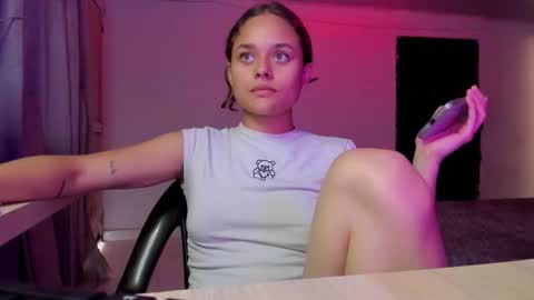 littlecheerry69 online show from October 18, 3:26 pm