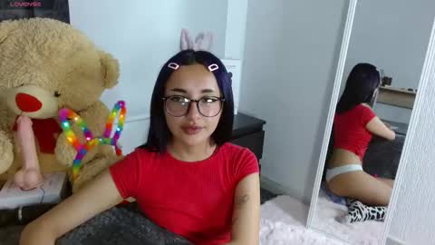 Snapshot of littlee__bunny chatting on September 9, 1:33 pm your little bunny online show from September 9, 1:33 pm