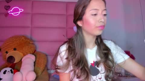 littlee_emma_ online show from December 4, 3:26 am